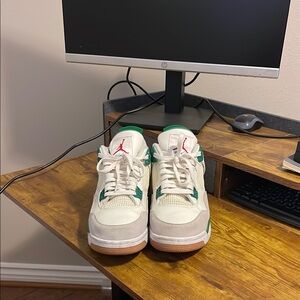 SB Jordan 4